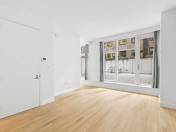 3rd image of 5 E 44th St #2B