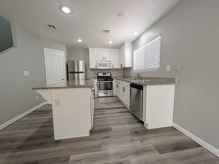 134 Cosmos Ct — Photo 5