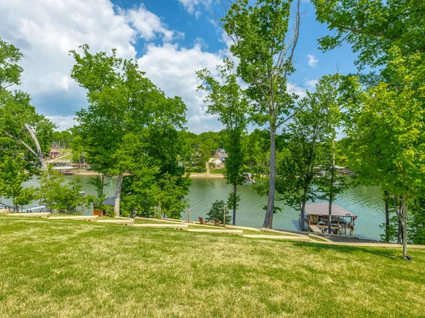 1738 Bayfront Dr, Soddy Daisy, TN 37379
