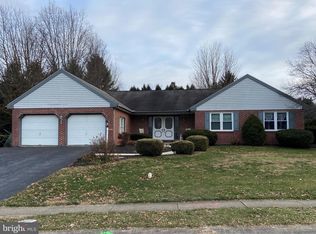 90 Magnolia Dr, Leola, PA