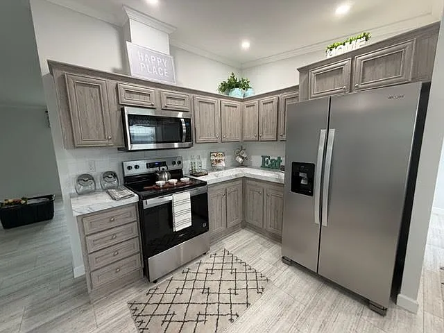 3 bed, 2.0 bath, 1042 sqft, $1,499 — Photo 2