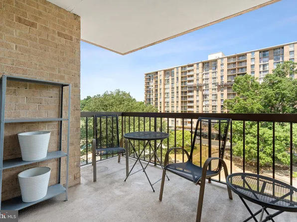 4500 S Four Mile Run Dr APT 405, Arlington, VA 22204