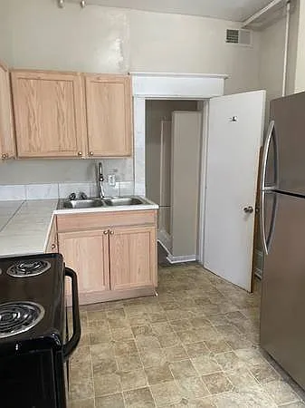 623 Elm Ave SW #A — Photo 3