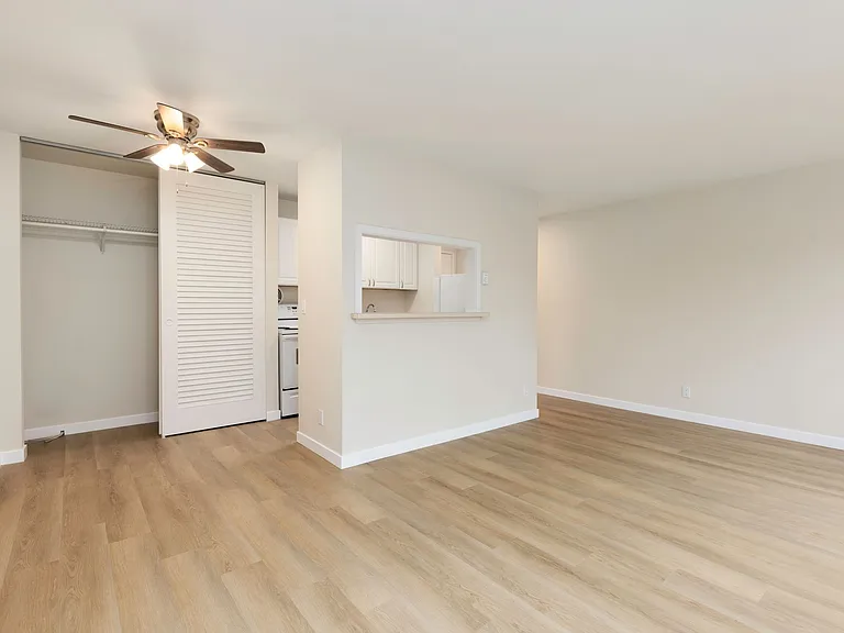 Cordova Apartments — Photo 42