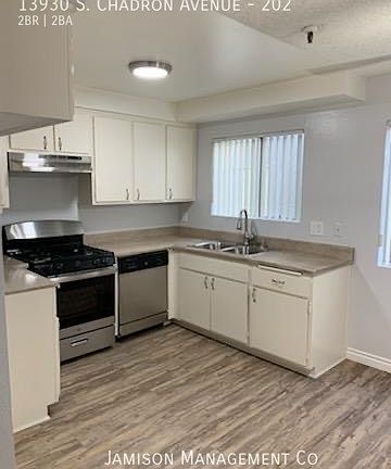 4th image of 13930 S Chadron Ave #202
