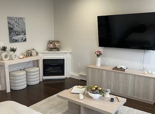 190 W 5th St #3, South Boston, MA 02127