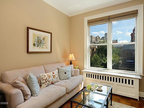 2nd image of 151 W 80th St APT 4R