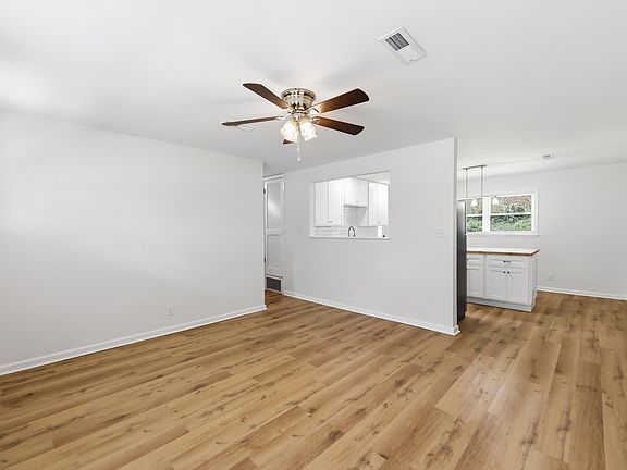5th image of 211 Mandalay Rd