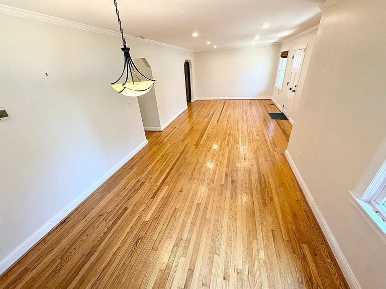1233 Plymouth Ave — Photo 6