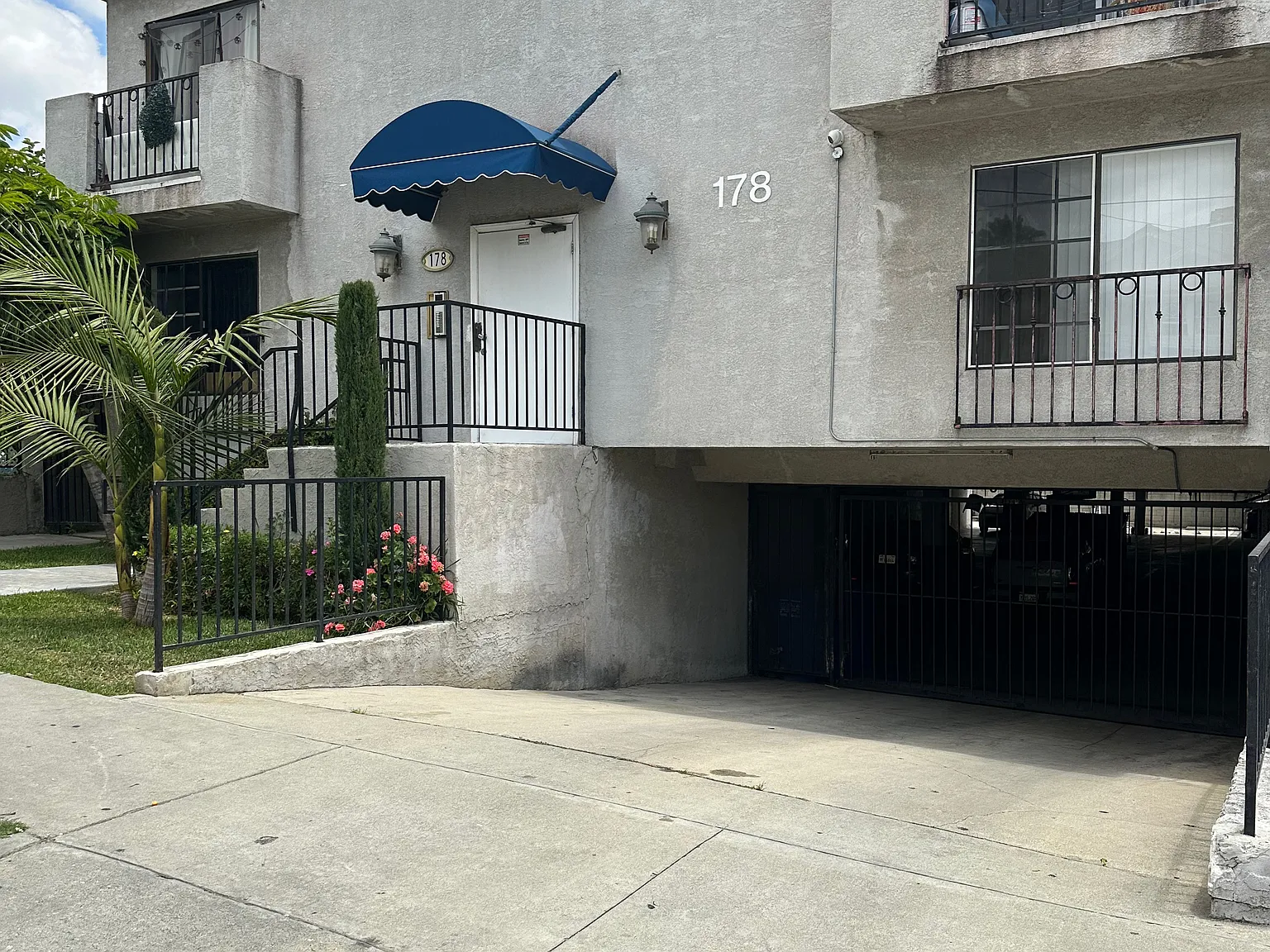 2 bed, 2.5 bath, $2,700 — Photo 2