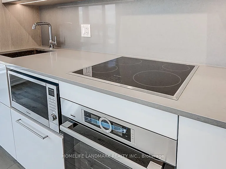 28 Freeland St #1708 — Photo 16
