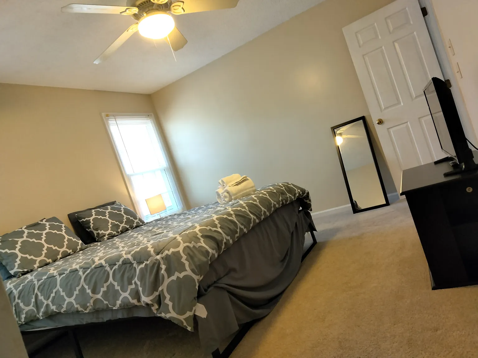 4 bed, 1713 sqft, $5,000 — Photo 2