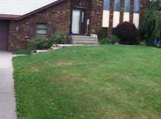 304 Center St, Greenfield Township, PA 18407