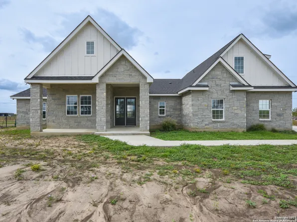 9671 Crow Ln, Adkins, TX 78101