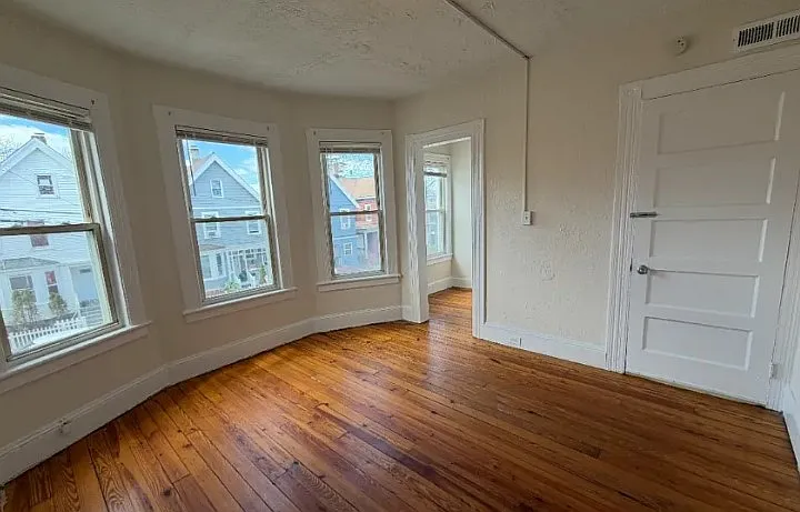122 Rennell St #1 — Photo 3
