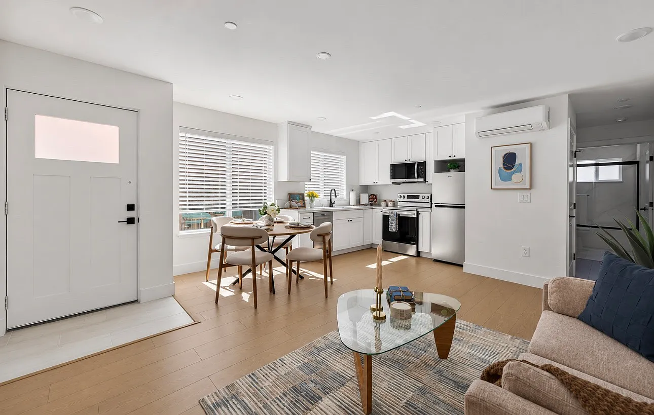 2 bed, 792 sqft, $2,495 — Photo 3
