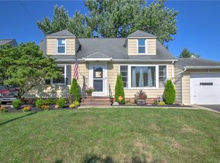 5038 N Barton Rd, Lyndhurst, OH 44124