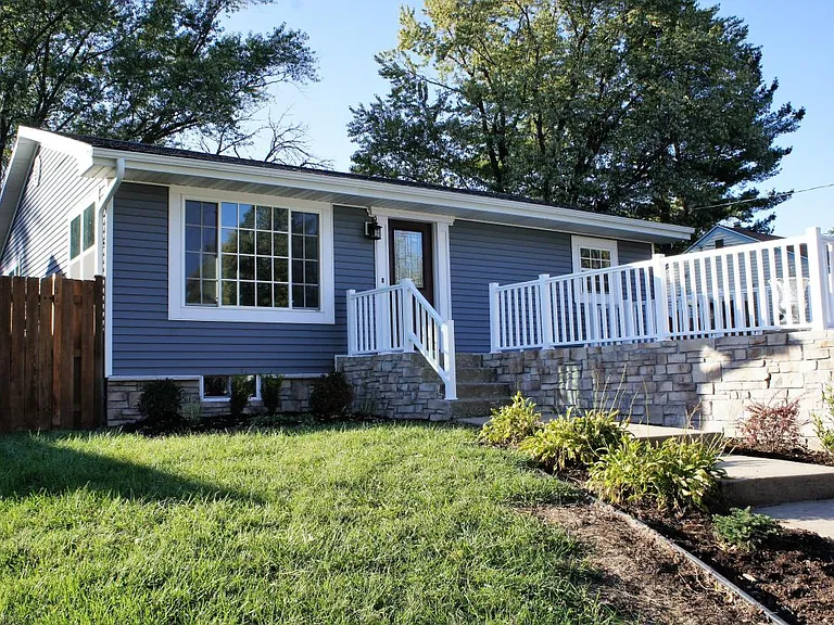 4213 Riverview Dr — Photo 2