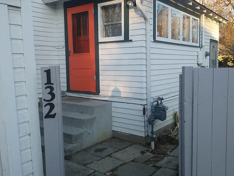 Burlington Ave — Photo 12