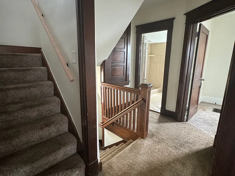 1037 Vance Ave — Photo 2