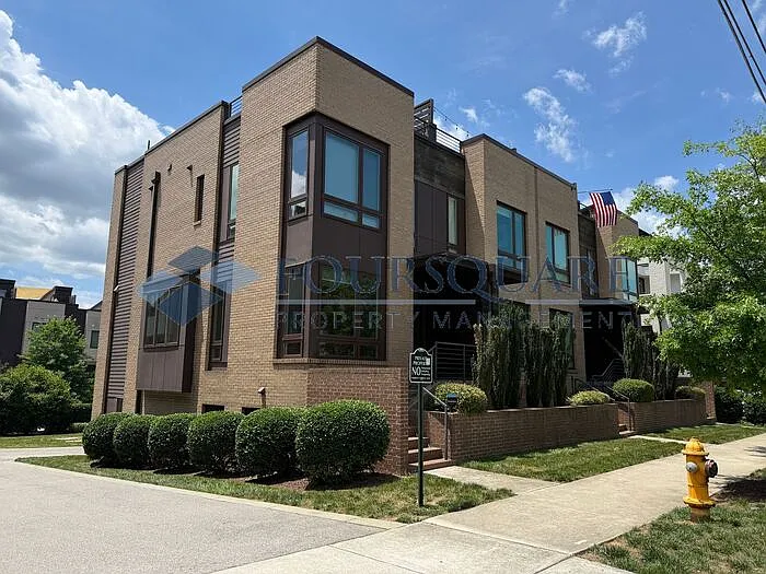 3 bed, 3.5 bath, 1616 sqft, $3,497 — Photo 2