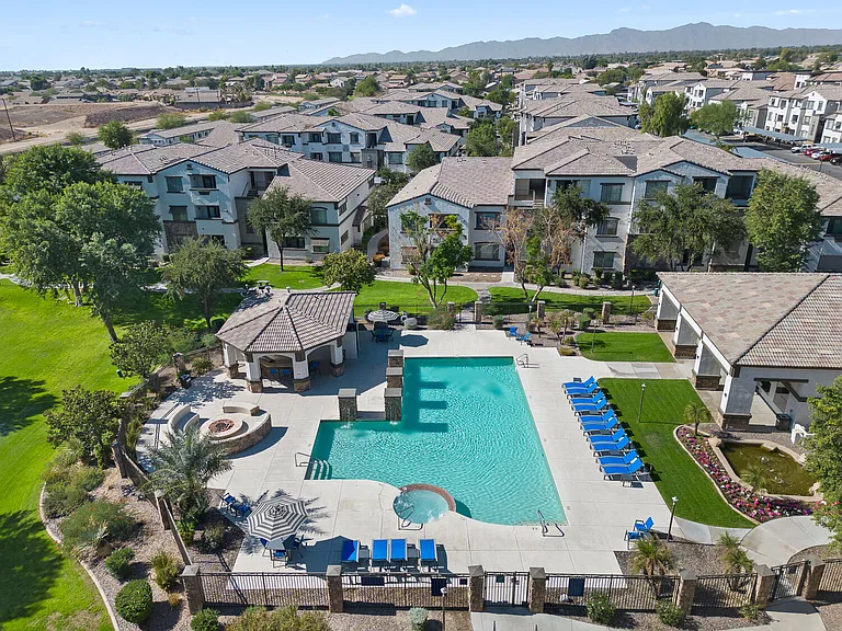 Bella Mirage — Photo 6