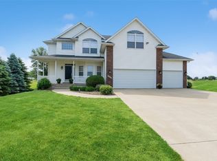 6069 Brissa Ln, Cedar Rapids, IA 52411