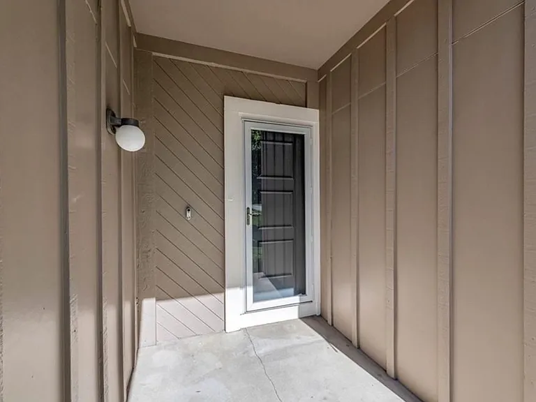 10002 W 86th St — Photo 5