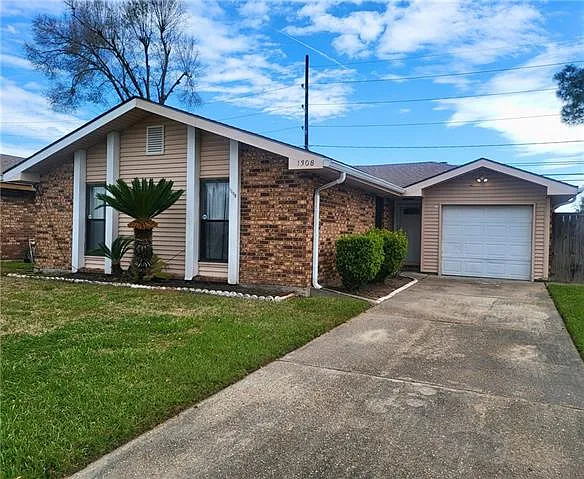 1308 Cambridge Dr