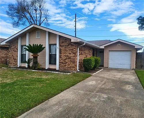 1308 Cambridge Dr Photo 1