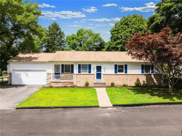 10 Bicknell Ave E, Rumford, RI 02916