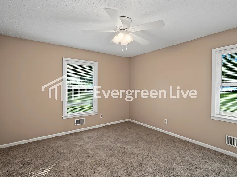 412 Dutch Dr — Photo 9