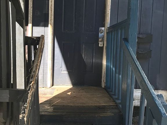 2nd image of 830 Fremont St