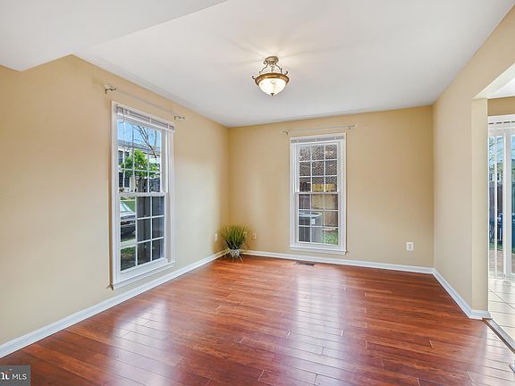 5th image of 9338 Bremerton Way