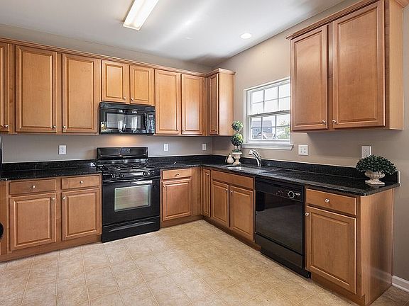 Kitchen with Granite