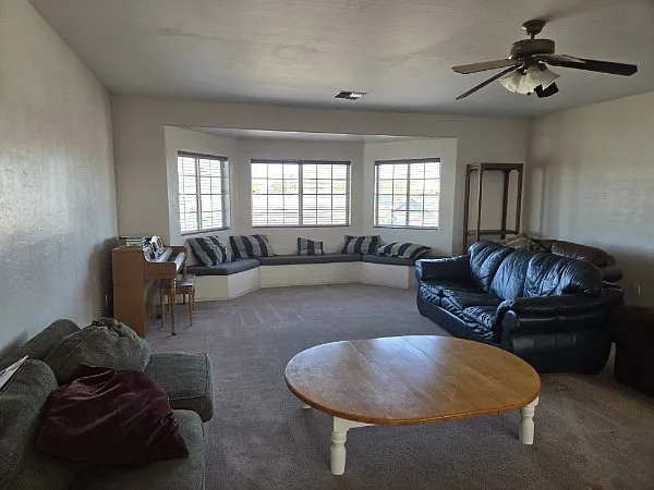 7 bed, 4029 sqft, $595 — Photo 3