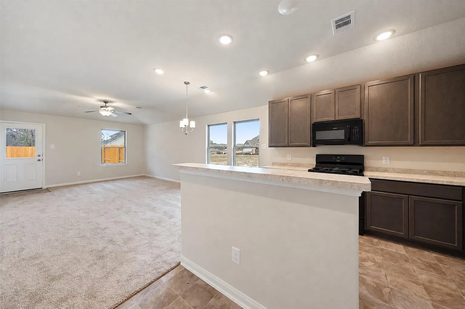 4 bed, 2.0 bath, 1455 sqft, $1,795 — Photo 2