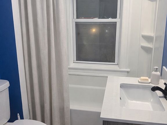 5th image of 105 Bath St Floor 3