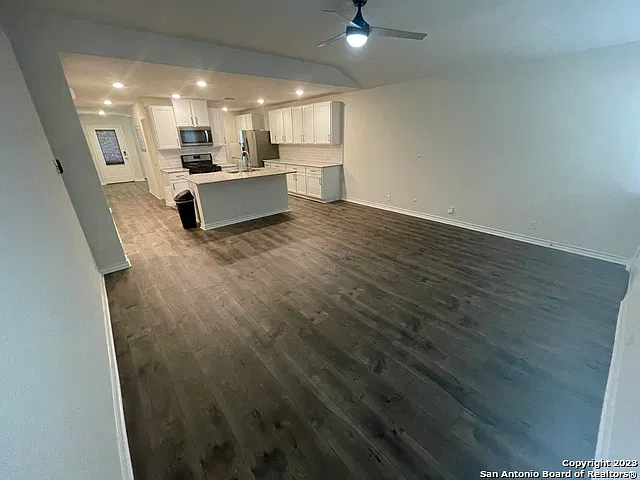 5 bed, 2.5 bath, 2537 sqft, $2,000 — Photo 3