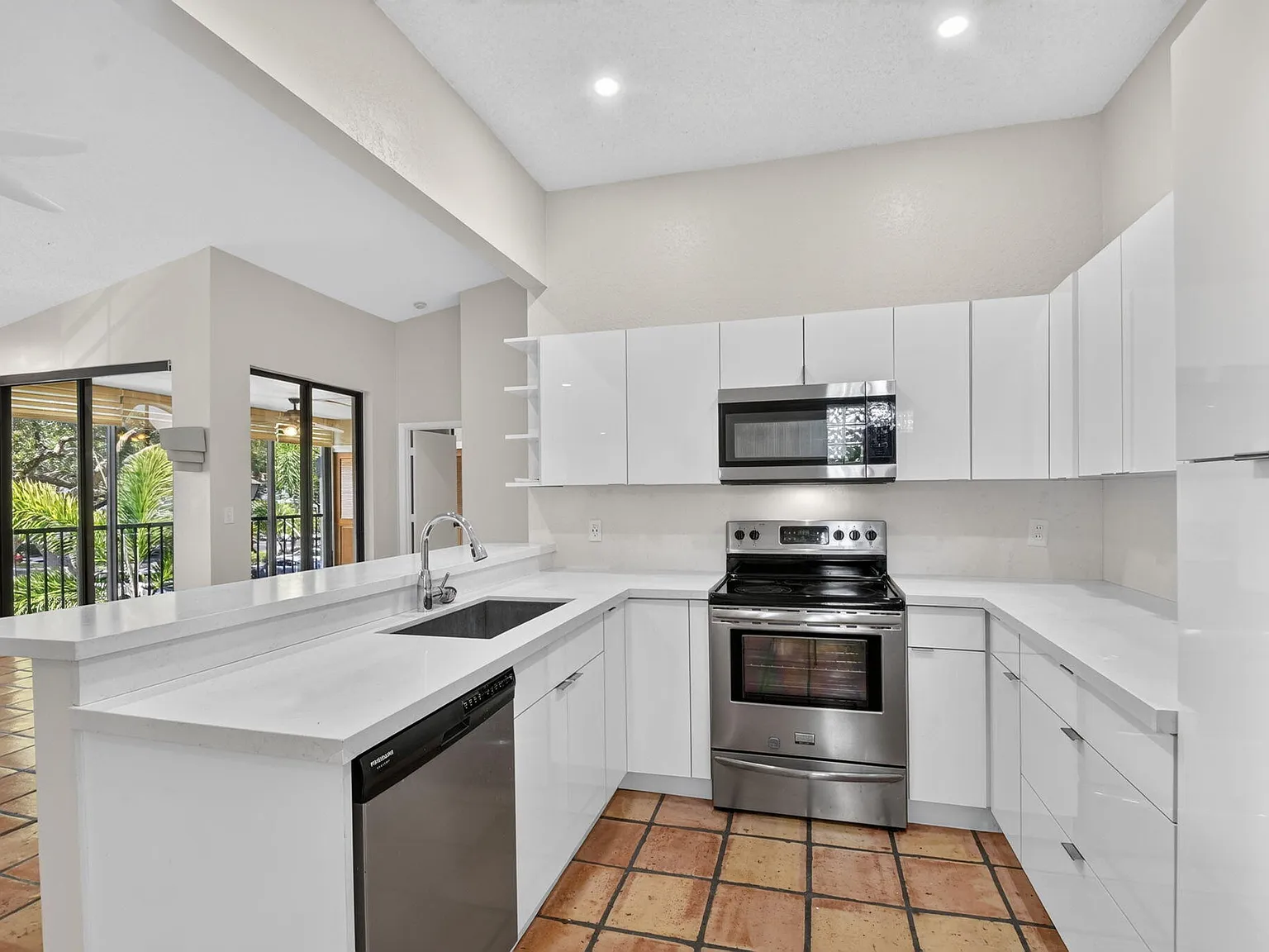 3 bed, 2.0 bath, 1332 sqft, $2,750 — Photo 1