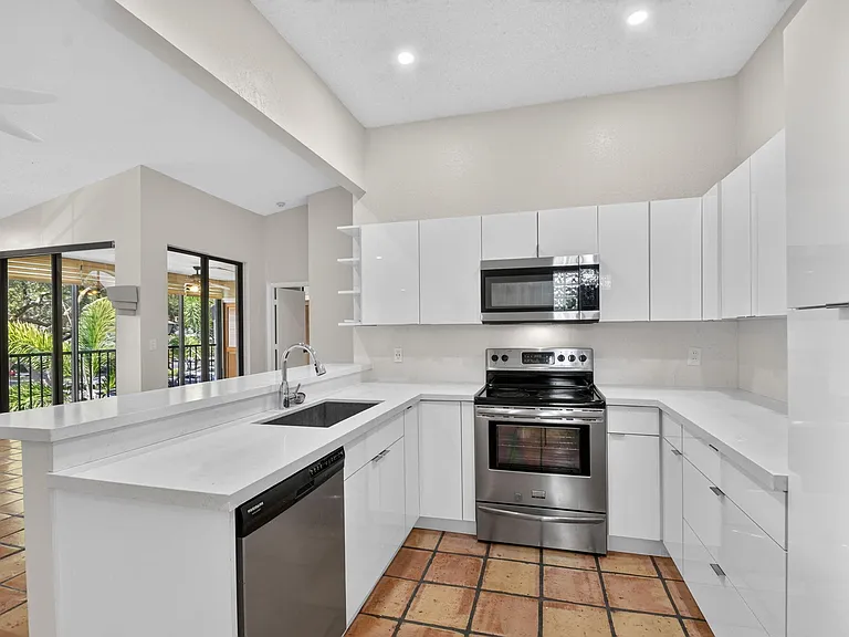 5451 Verona Dr #N — Photo 4
