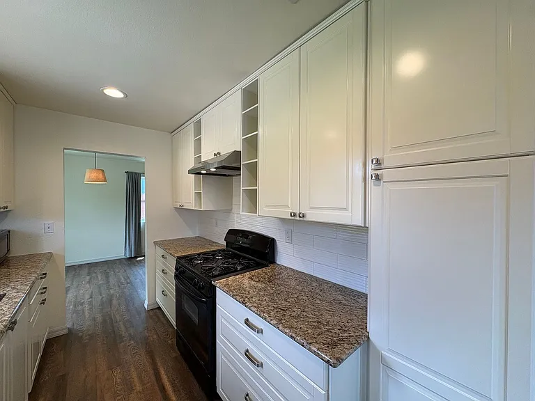 2104 N Mammoth Pl — Photo 10