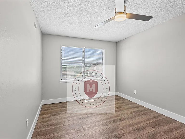 425 Castle Dr — Photo 19