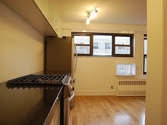 3rd image of 114 E 122nd St APT 9H