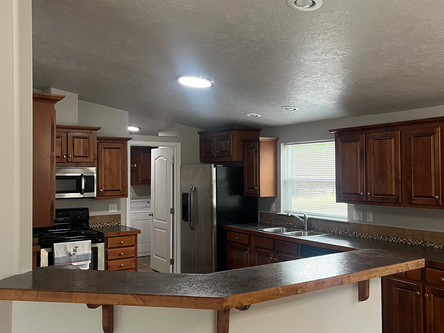 3 bed, 1750 sqft, $2,700 — Photo 4