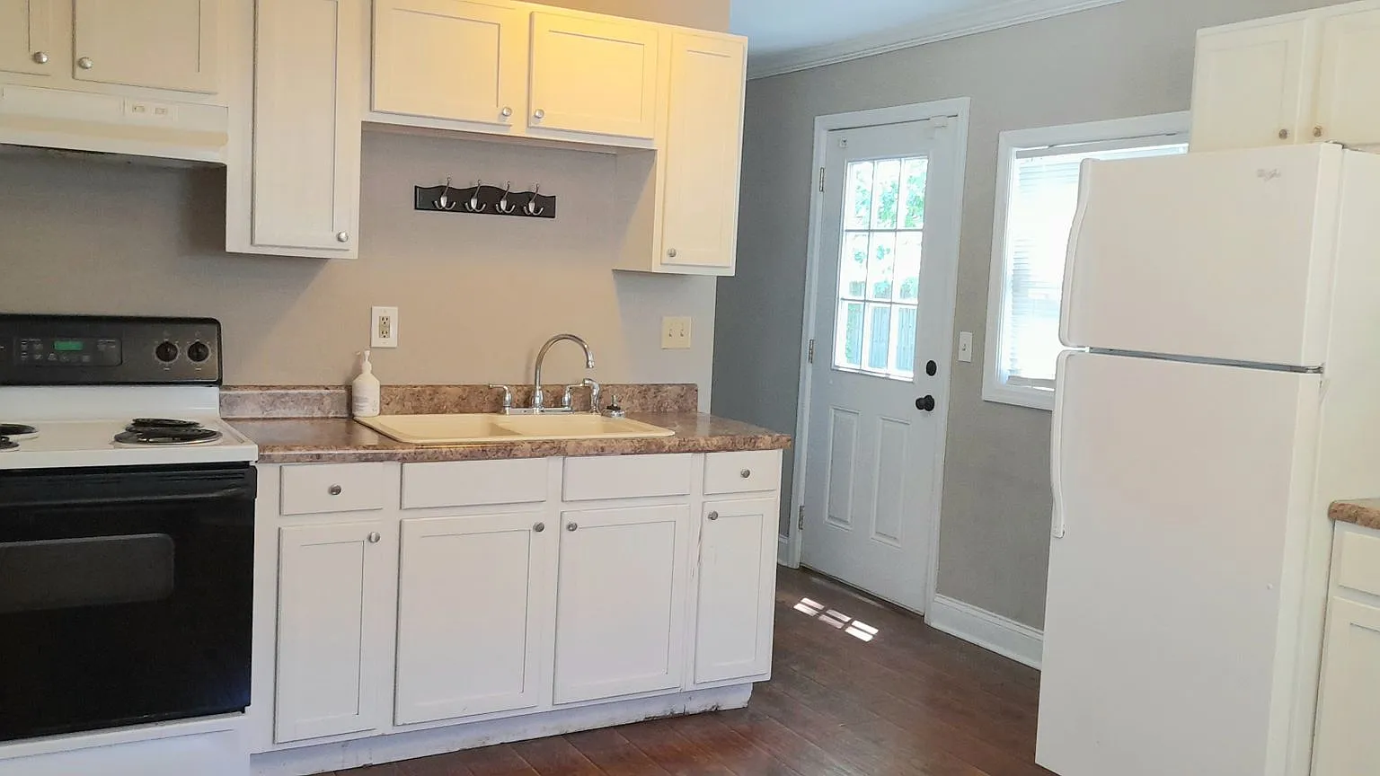 Nice Three Bedroom One Bath House in Brainerd Golfcourse Area — Photo 1