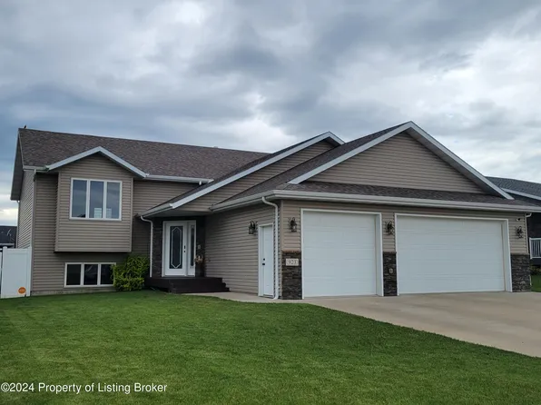 923 18th Ave E, Dickinson, ND 58601
