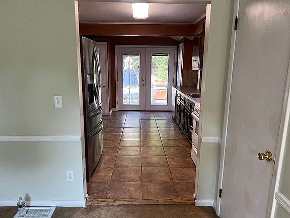 4th image of 2388 Cedar St