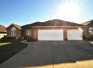 1812 W Village Ln, Springfield, MO 65807