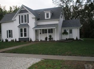 821 Locust St, Carthage, IL 62321